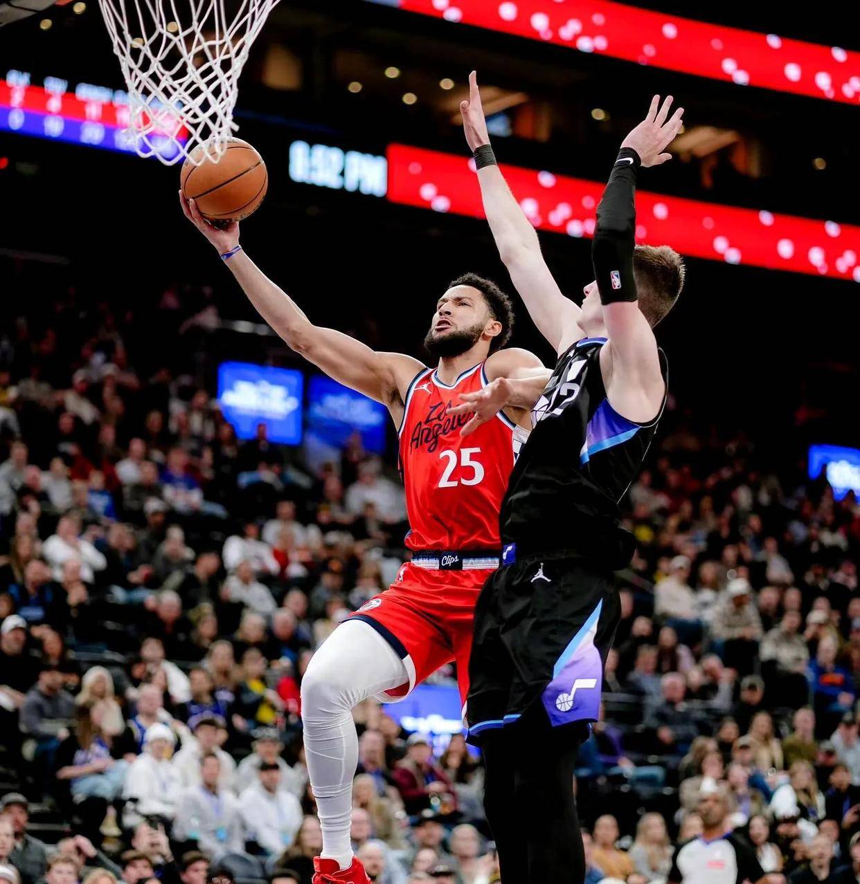 清晨NBA总决赛焦点战;明尼苏达森林狼主帅复盘;气氛紧张;资深球员宣示担当的简单介绍 清晨NBA总决赛焦点战;明尼苏达森林狼主帅复盘;气氛紧张;资深球员宣示担当的简单介绍