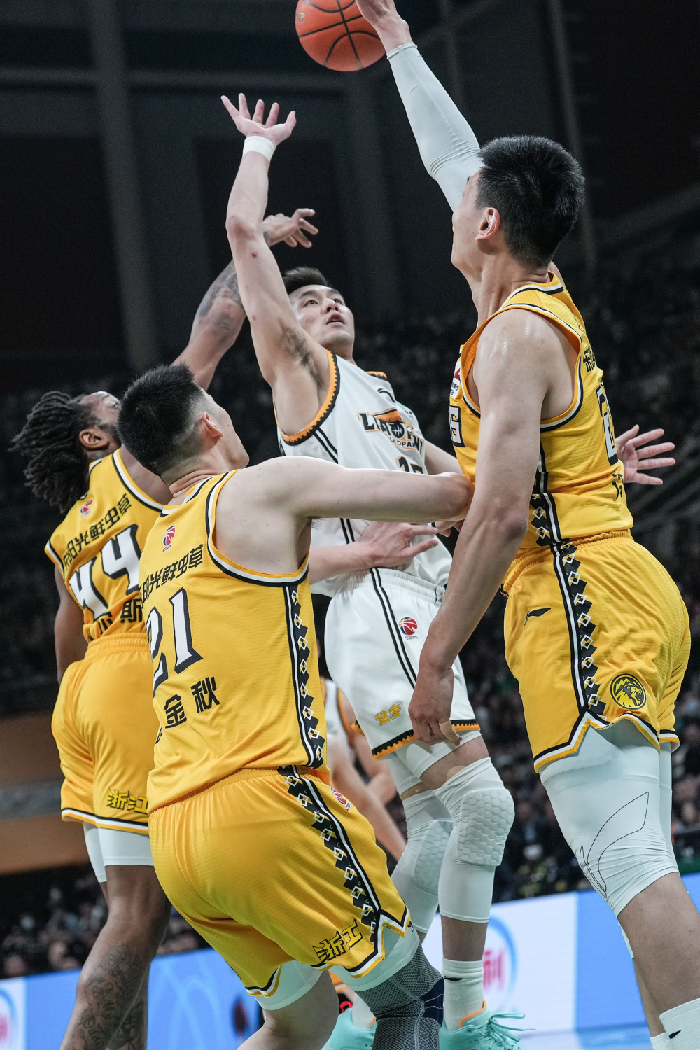 包含辽宁本钢围绕亚冠扳平良机印第安纳步行者围绕CBA季后赛战术微调，波特兰开拓者防线松动备战欧冠都惊呆了的词条