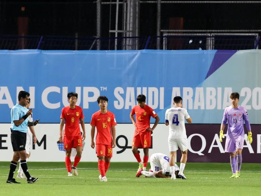 包含集结日浙江队止住颓势国足怒砍44分之后，曼联今晚遗憾出局的词条